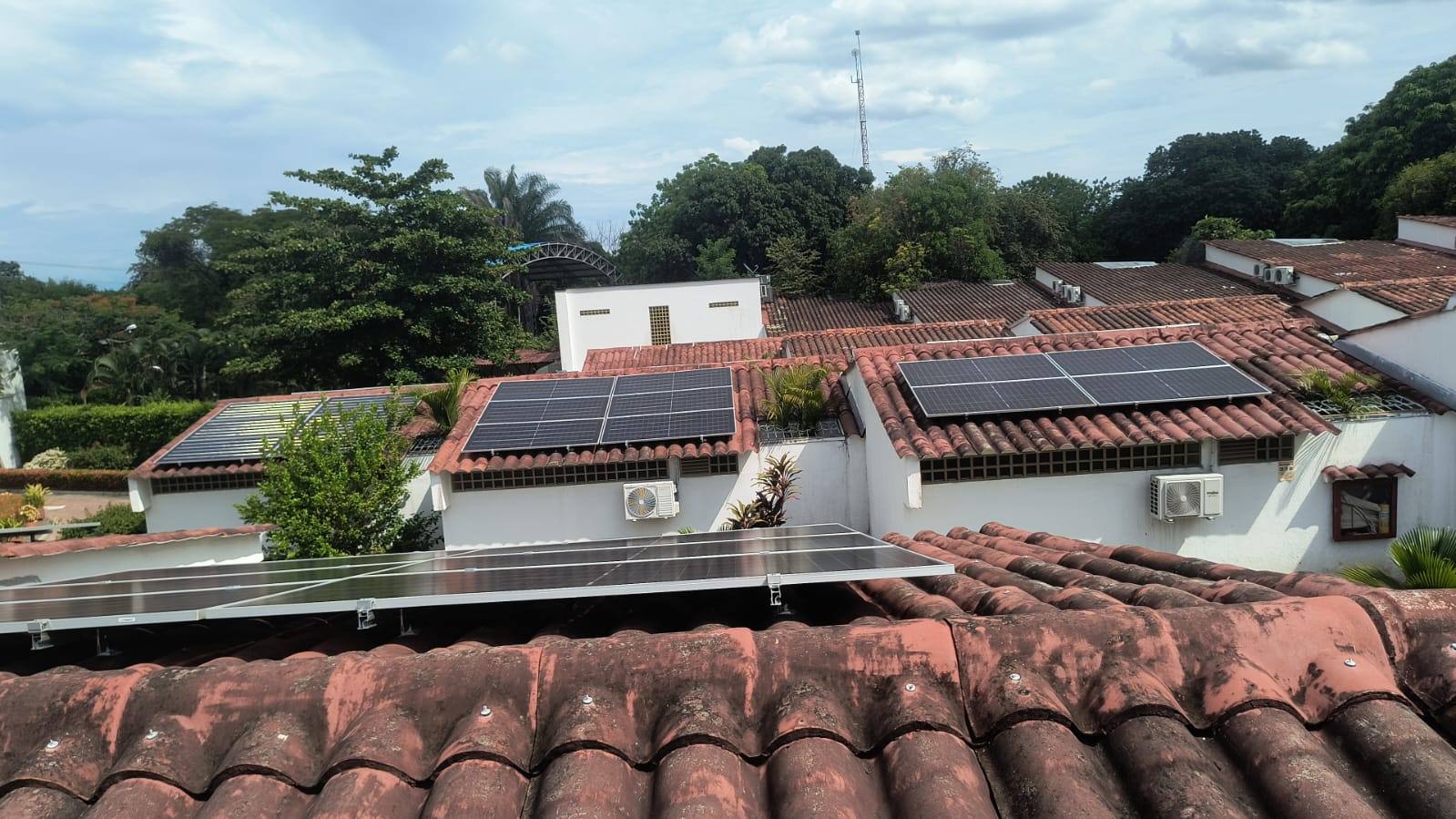 Paneles solares, Motel - Venus Girardot