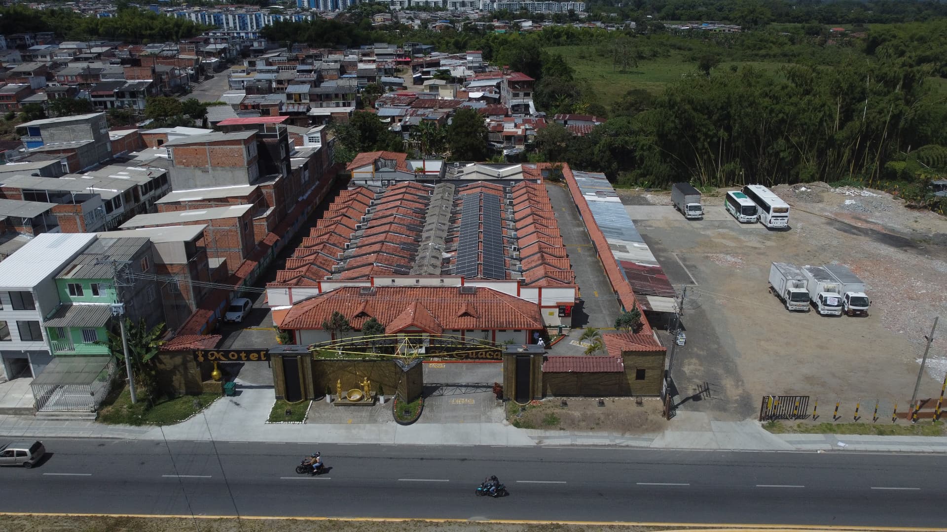 Paneles solares, Motel - la Guaca