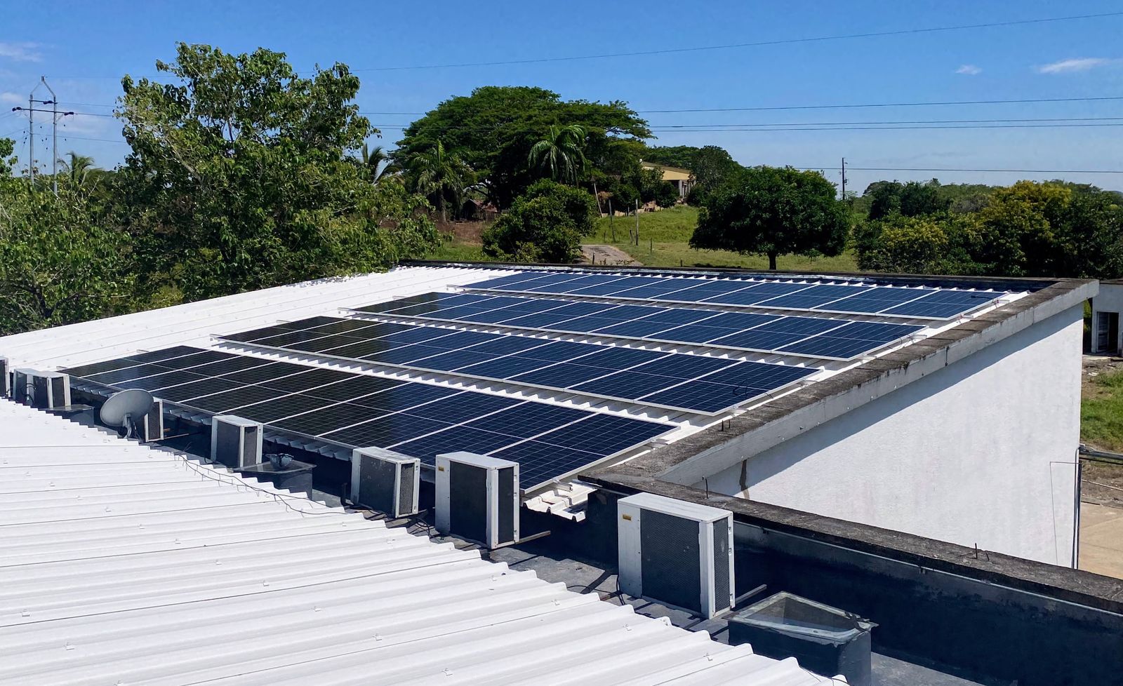 Paneles solares, Motel - la Colina