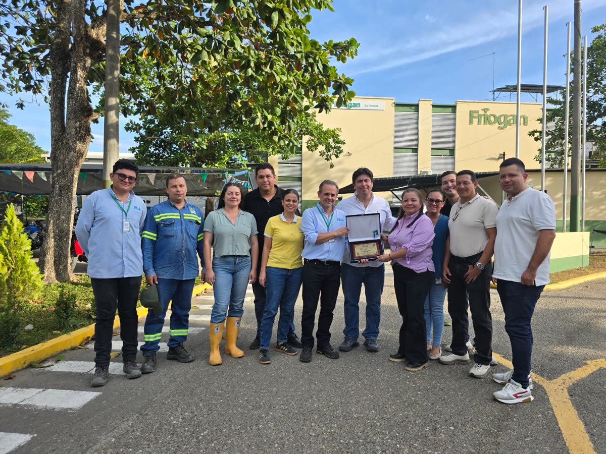 Entrega de placa conmemorativa · Friogán La Dorada