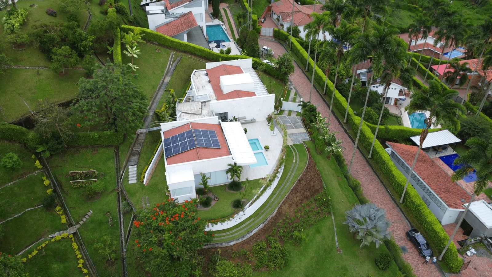 Casa con paneles solares en Manizales