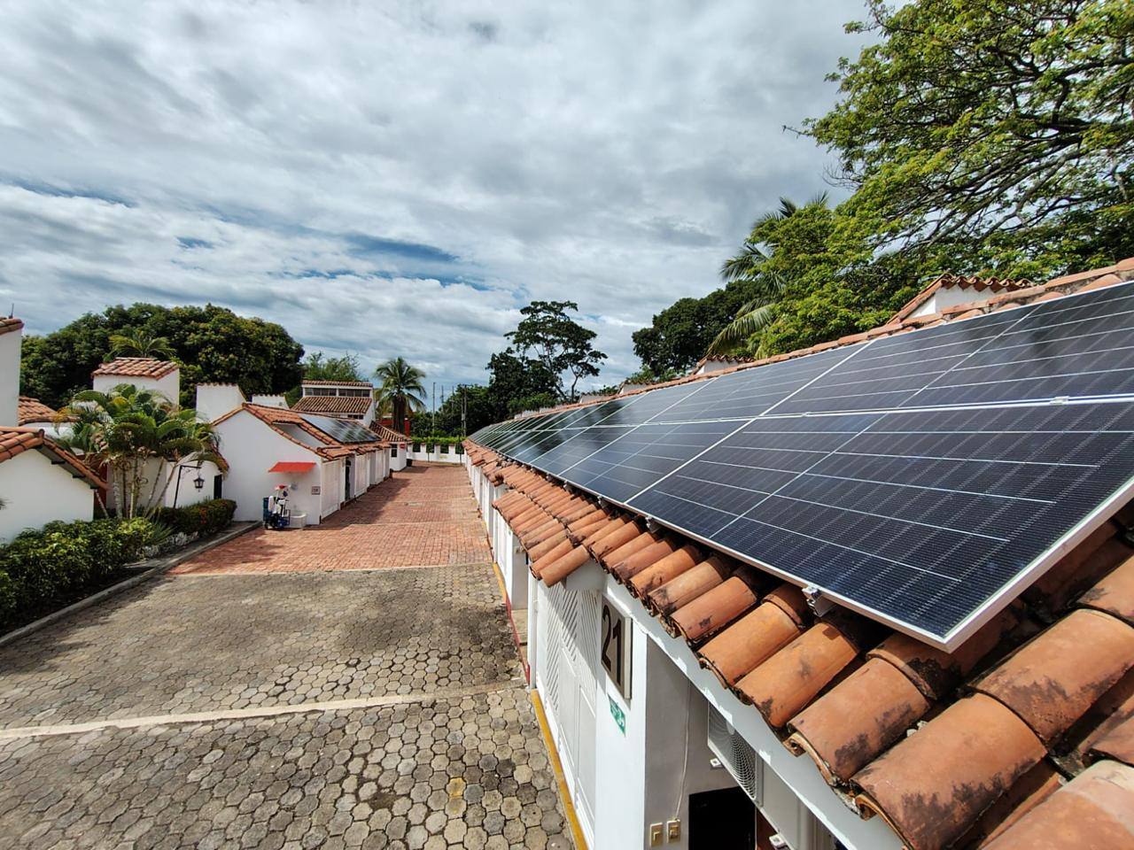 Paneles solares, Motel - los Refugios Ricaurte