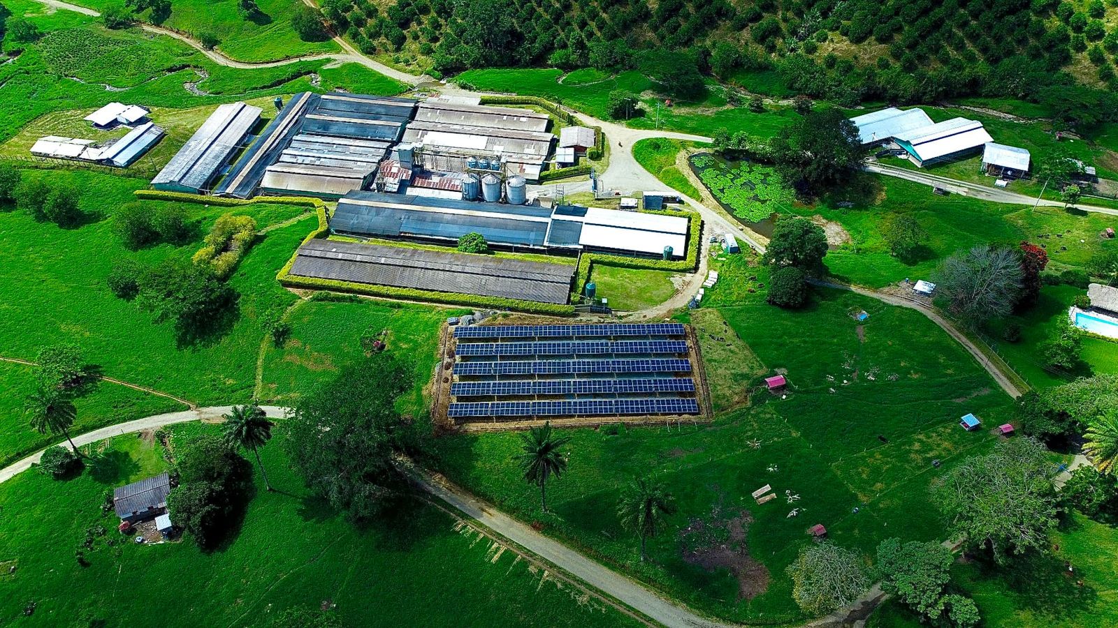 Paneles solares, Porcícola Pradera