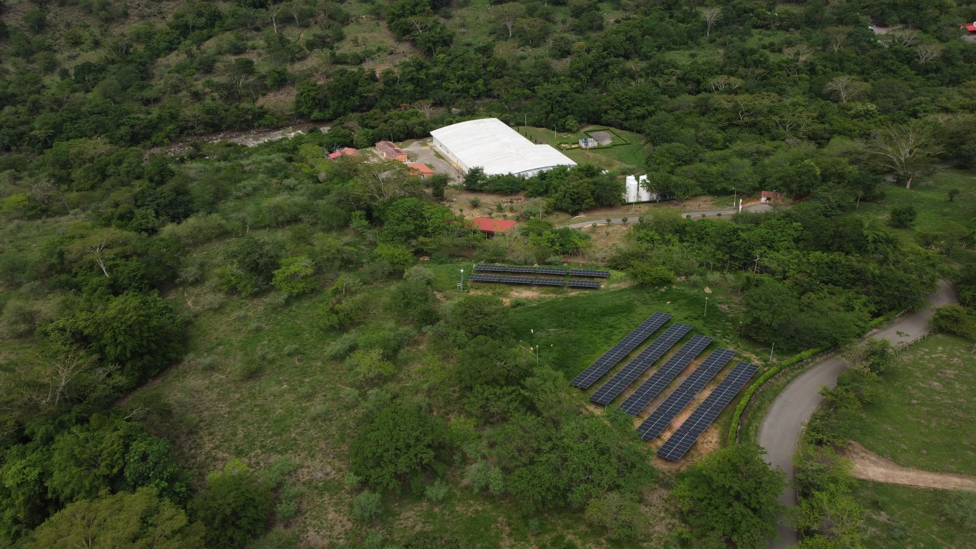 Paneles solares, Incubadora el Dorado