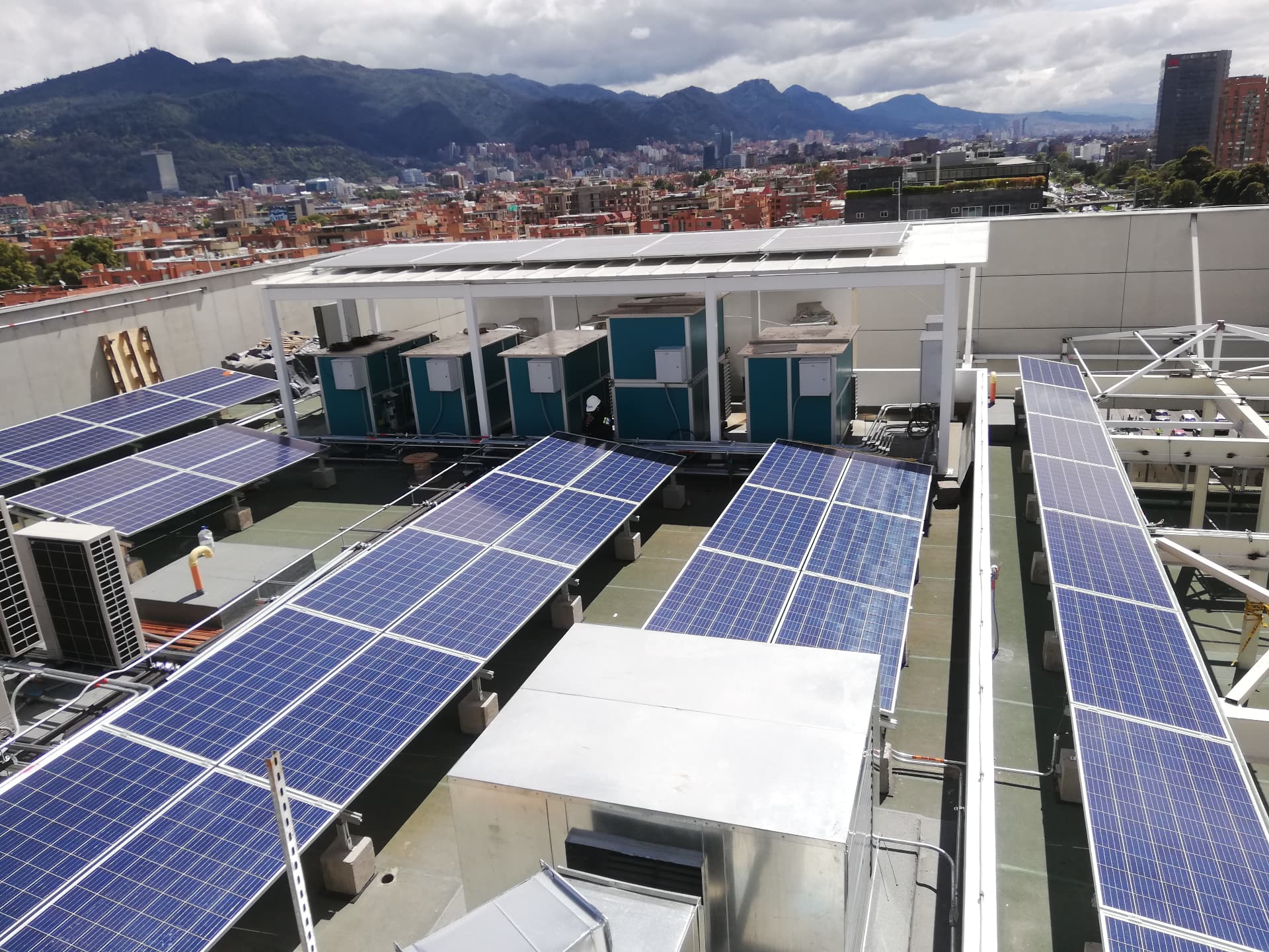Paneles solares, Colmédica 122