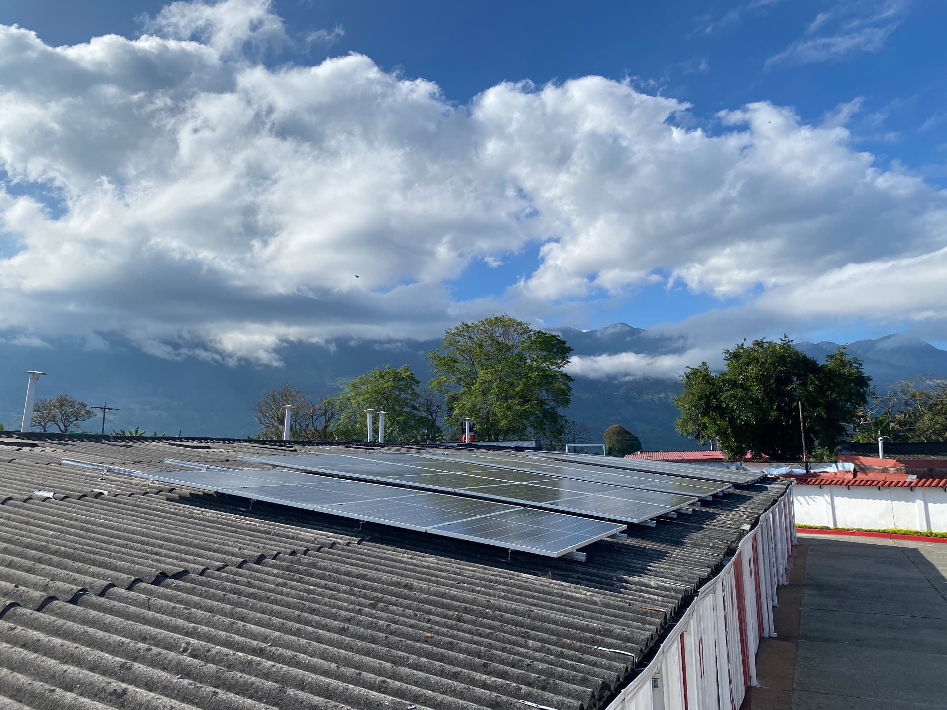 Paneles solares, Motel - el Placer